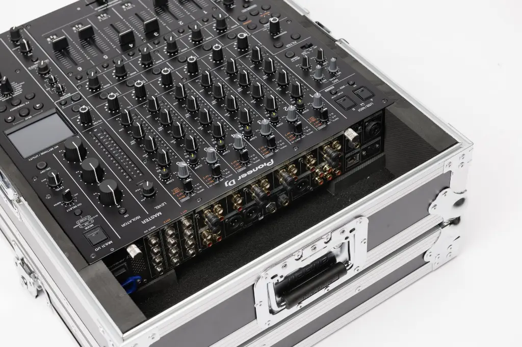 DJM-V10 rear.webp