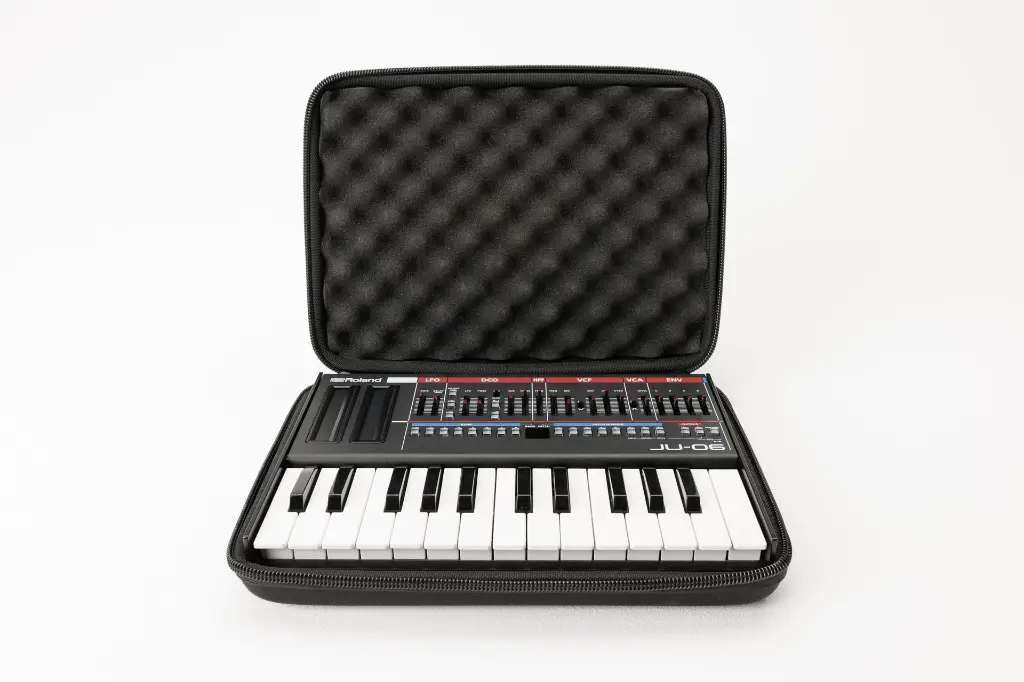 Roland-JU-06.webp