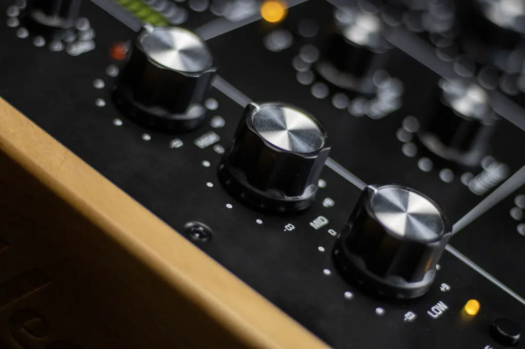 Headliner R2 EQ Closeup.webp