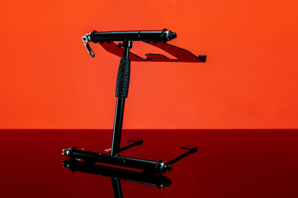 Headliner Digistand Pro Laptop Stand Black Beauty 2.webp