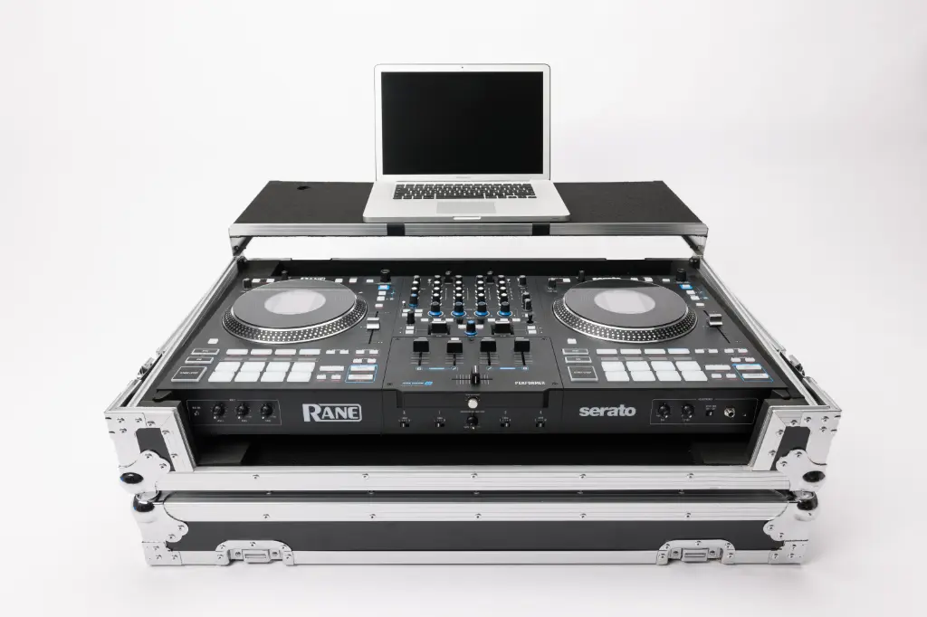 DJ-Controller Workstation Four